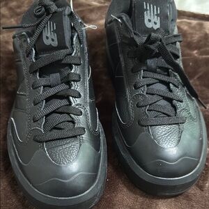 New Balance Black Athletic Shoes Sleek Design